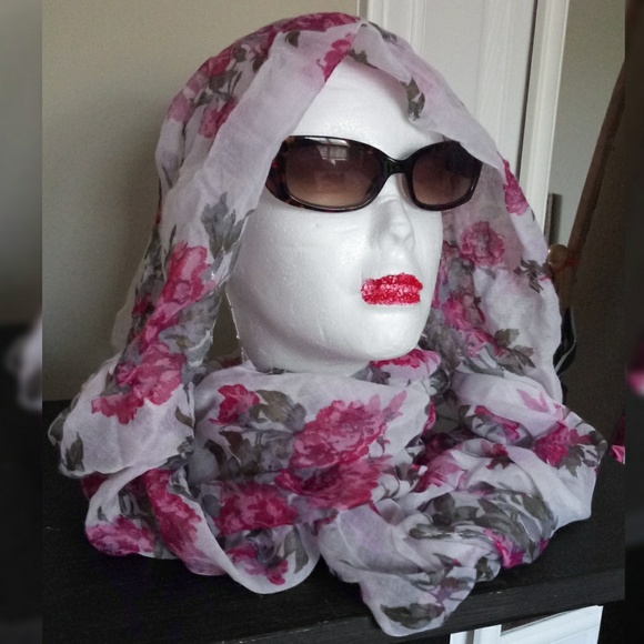 Flower Pattern Infinity Scarf. Quality Mat - Picture 2 of 4